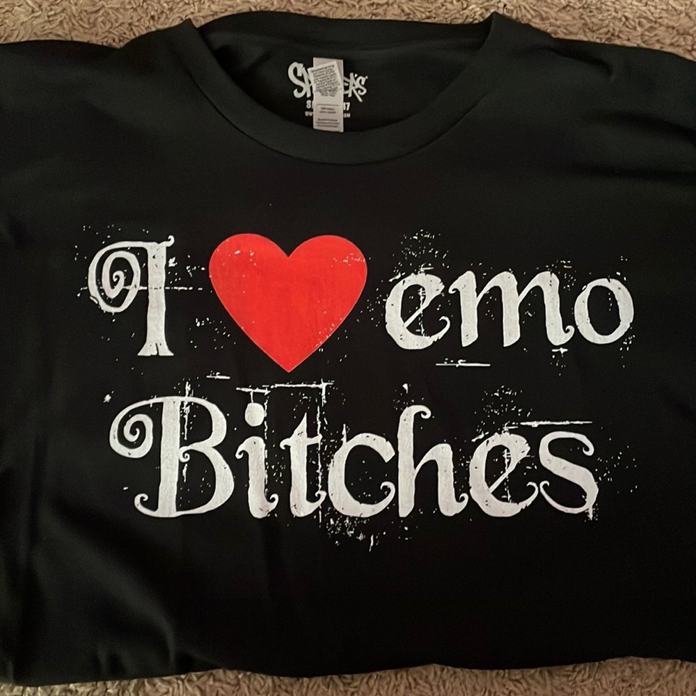 I heart emo b—ches T-shirt